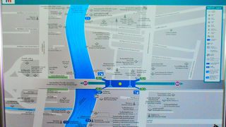 チャオプラヤーエクスプレスの船着き場に隣接　BTS　Saphan Taksin駅