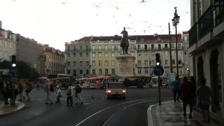 フィゲイラ広場から南へ延びる通り