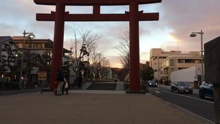 鶴岡八幡宮から一直線に伸びる道