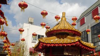 神戸の南京町中央広場にある休憩所