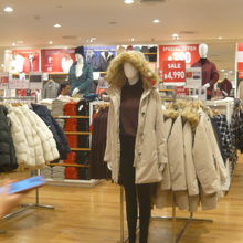 ユニクロの商品です。タイで、防寒被服が売れるのでしょうか？