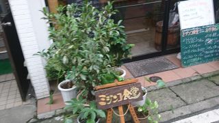 くつろげる普段着のカフェ