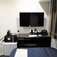 部屋は狭いが、コンパクトにまとまっている。