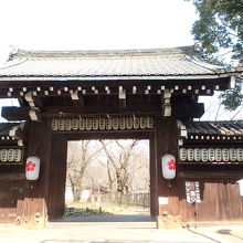 南門。御所の禁裏の旧門を移築。