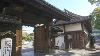 ホテル敷地内にある旧山内家下屋敷長屋!!