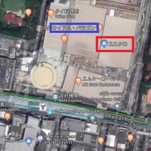 サイアムパラゴンのユニクロは、サイアムパラゴンの東側です。