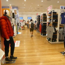 常夏のタイにおけるダウンの防寒被服です。北部の山岳地用か？