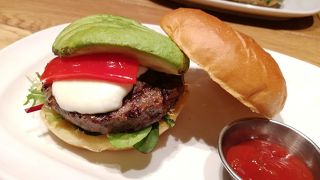 選択肢に圧倒される！組み合わせ自由のバーガー