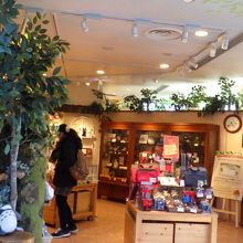 ジブリワールドな店内