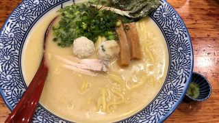 美味しい鶏白湯スープのラーメン