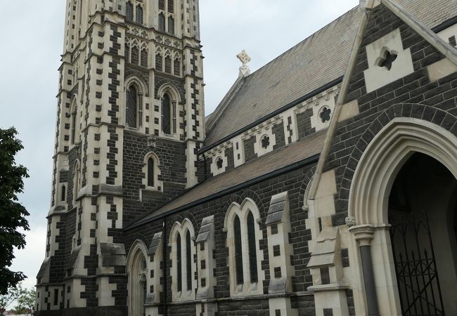 見事なゴシック建築のセント メアリー教会