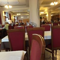 レストランは団体客も入る広さ