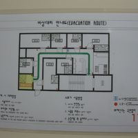 各階入口に暗証番号式のオートロックがついています。