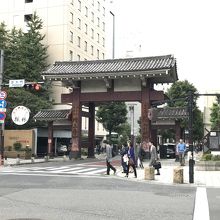 ここをすすんでいくと増上寺