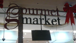 サイアムパラゴンの中にあるグルメマーケットは、多様、かつ多種の食材が揃えられています。