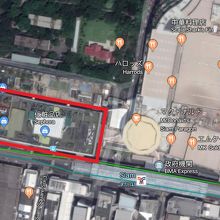 赤色の枠が、サイアムセンターです。右側が、サイアムパラゴン