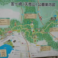 どこまでが境内で、どこからが城跡公園か分からない案内地図