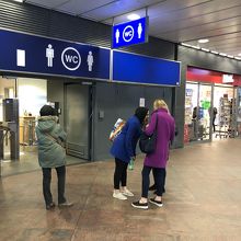 アントワープ駅構内のトイレです