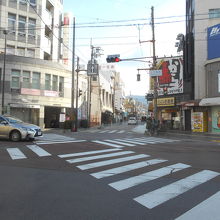 JR奈良駅前から東に真っ直ぐに興福寺まで