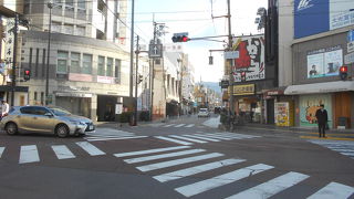 JR駅前から興福寺や春日大社の参道となる商店街だが