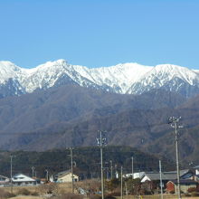 中央アルプスの稜線が間近に見られる