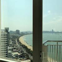 昼間のビーチ素敵ですね