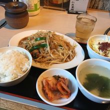 豚マルコロホルモン野菜炒めランチ