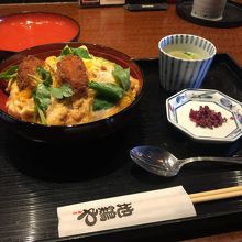 広島県産カキフライと伊達鶏の親子丼