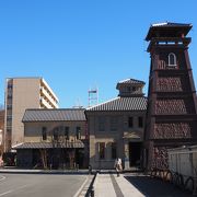 駅のそばにある明治・大正・昭和の初期の甲府の街並みを再現したレトロな商業施設