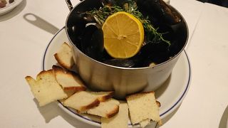 狭さに負けず味わえればオーライ！