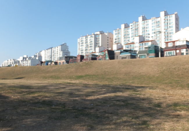 ソウル市観光局のソウルウォーキングツアー「夢村土城コース」で歩きました。