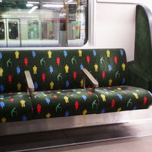 優先席シートに手すりが追加されてました