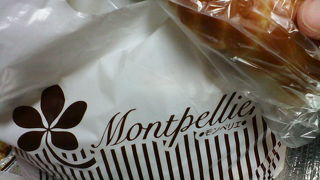 白石駅近く、豊富な焼き立てパンが揃ってます