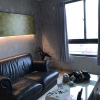 ベッドルームと人続きですがテレビスペースです