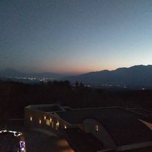 展望室からは富士山、夜景、南アルプス、カノープスが見えます。