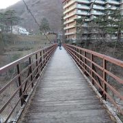 鬼怒川に架かる歩行者専用のつり橋