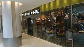 空港のスタバ