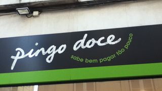 ロシオ駅近くの細い通り