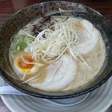 Wスープ豚骨ラーメン