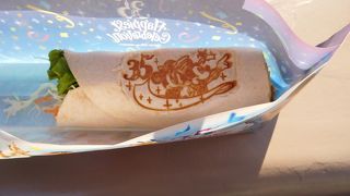 プラザのフードブースの食べ歩きフード