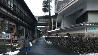 四万グランドホテルから姉妹旅館たむらに至る通り
