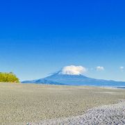 富士山と松原と青い海 朝が良いです