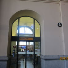 案内所の入り口