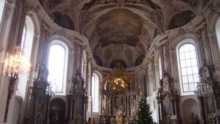 ロココ様式の装飾の教会