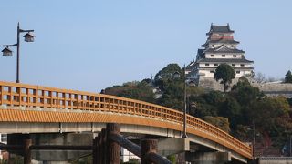 赤い欄干が印象的 ♪