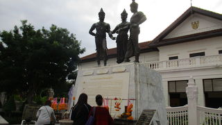 年末　カウントダウンのイベント準備中　三王像広場 