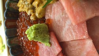 長崎空港に有るお寿司屋さん。おすすめは極み丼