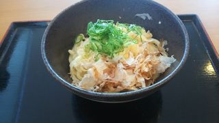 だし醤油をかけて食べるしょうゆうどん