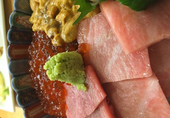 長崎空港に有るお寿司屋さん。おすすめは極み丼