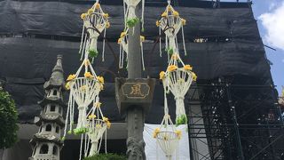 黄金の大仏を間近で見れます